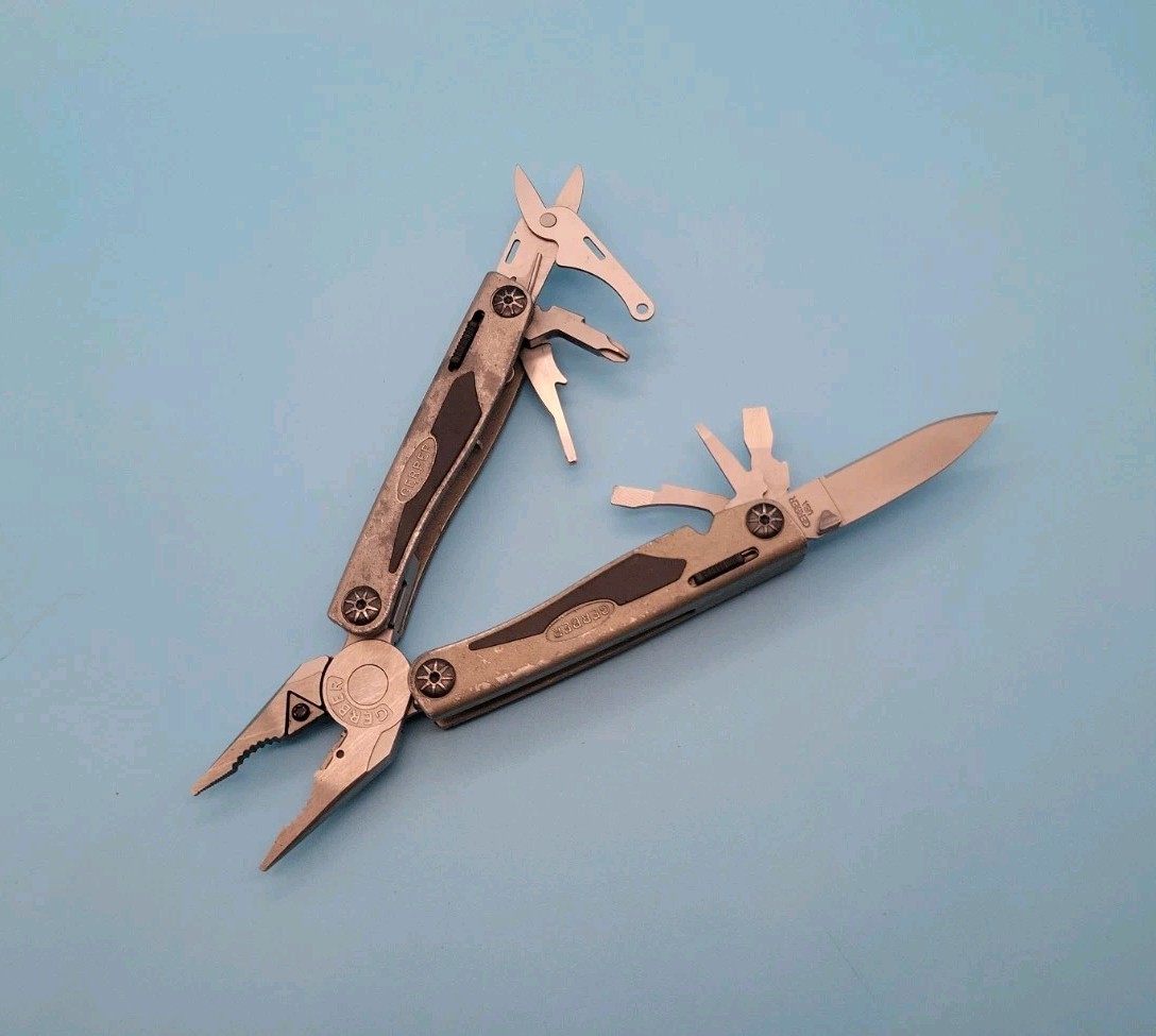Gerber Urban Legend 700 Multi-Plier Multi Tool – Pliers, Scissors, Knife