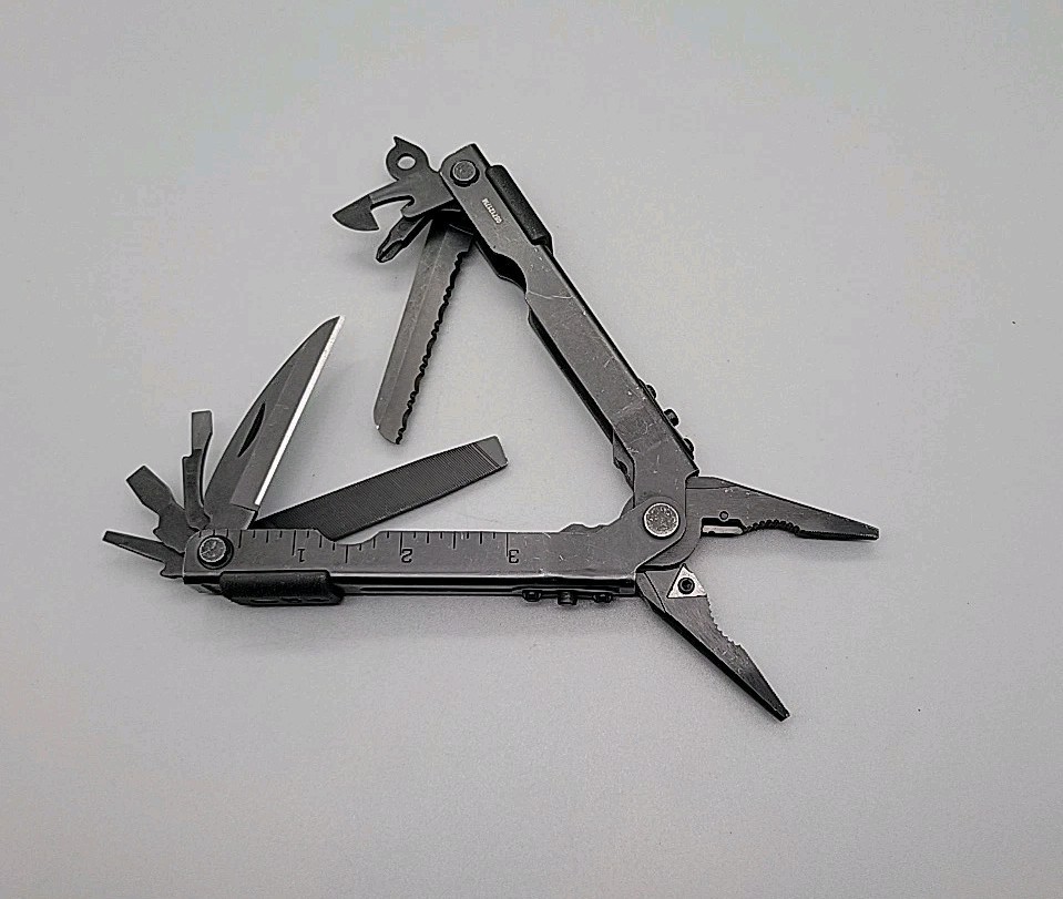Gerber Multiplier MP600 Multi-Tool Black – Needle Nose Pliers – Carbide Cutters