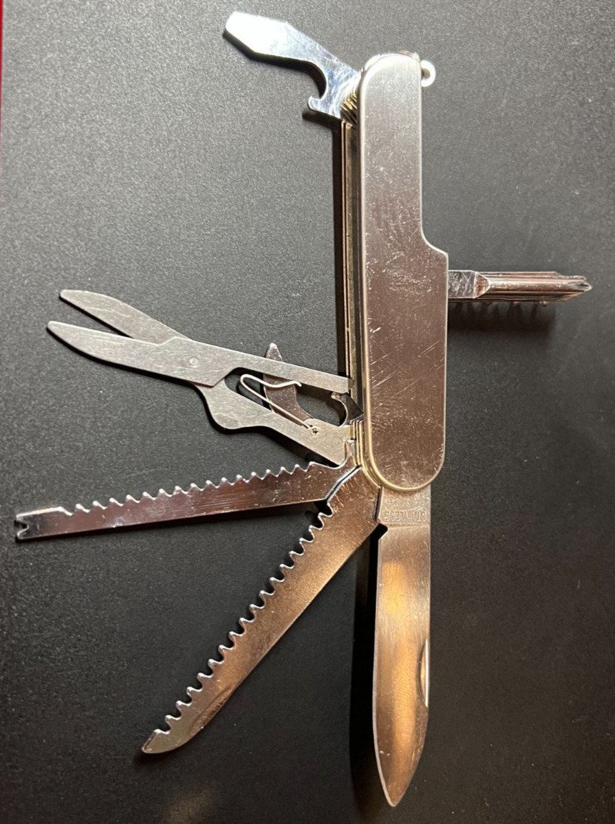 Multi Tool Personal Pocketknife Stainless Steel Blade 11 Functions Keychain