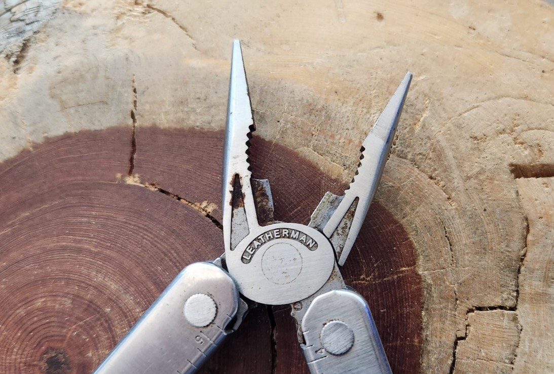 Leatherman Core Stainless Steel Multitool Pliers Knife w/ Sheath – Great G61