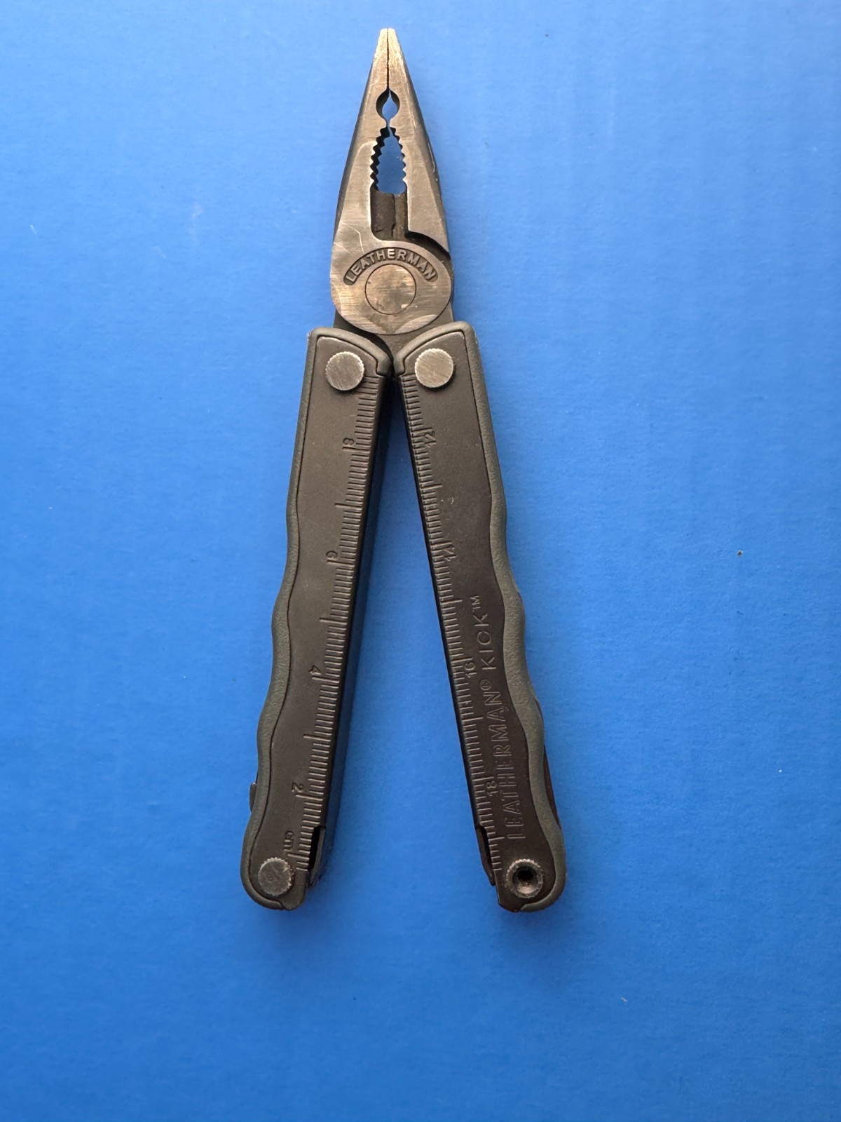 Leatherman Kick MultiTool Black Oxide – hunting, fishing, camping, hiking