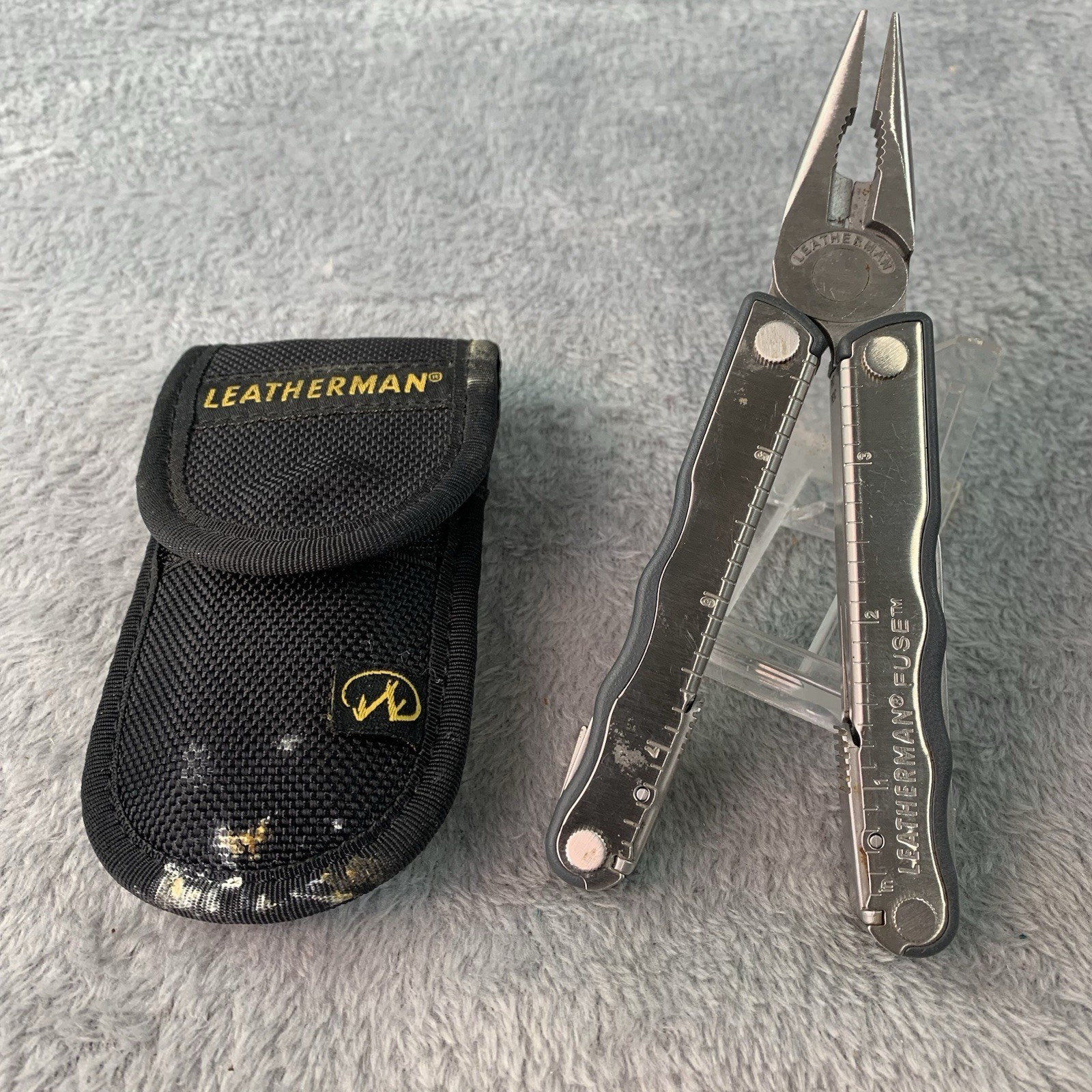 Leatherman Fuse Multi Tool Stainless USA w/ Plier and Scissors Knife w/ Sheath