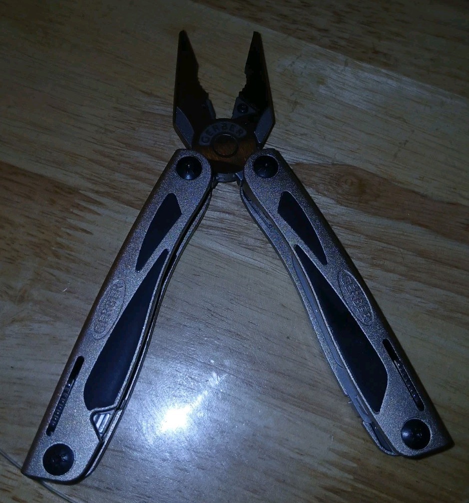 Gerber MP800 Urban Legend Multi-plier w/ Rem Grit