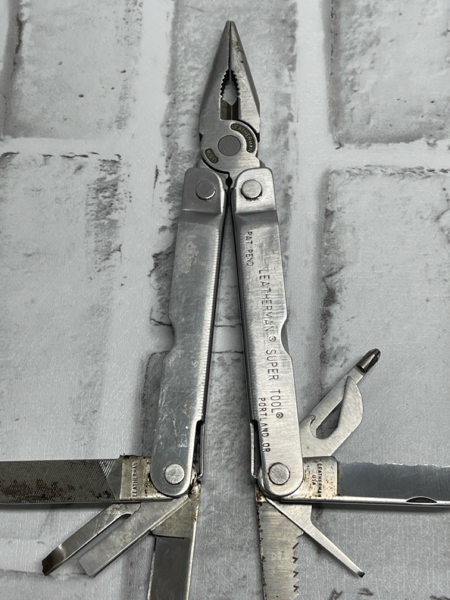 LEATHERMAN THE ORIGINAL SUPERTOOL MULTI-TOOL (A1D011623)