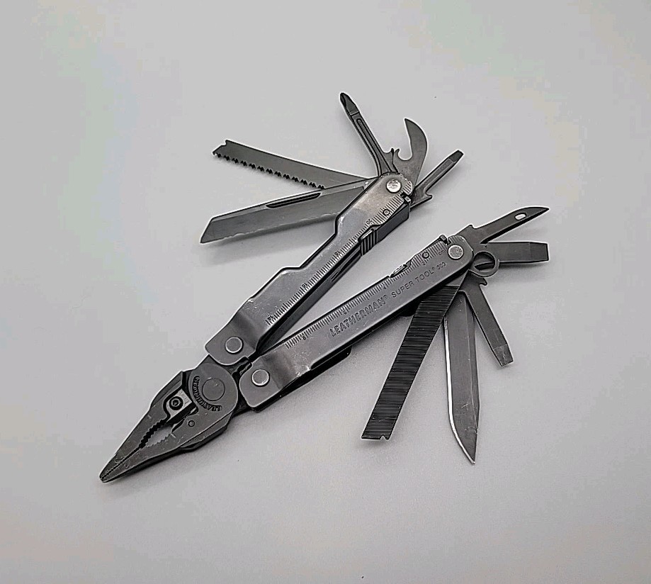 Leatherman Super Tool 300 Multi-Tool – Dated 0716 – LOGO Lee, Ryan / Stay Sharp