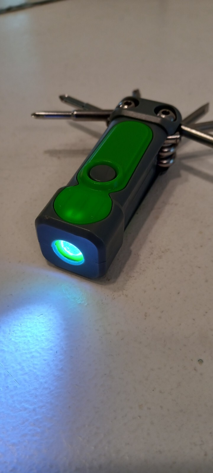 Dual LED flashlight six screwdriver pocket toolkit