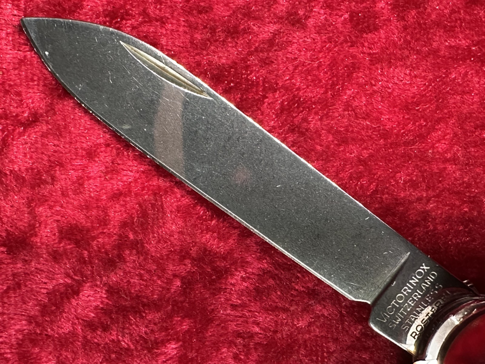 Victorinox Voyager Lite Ruby Red Transparent Swiss Army Knife 91mm 17 Tool (693)