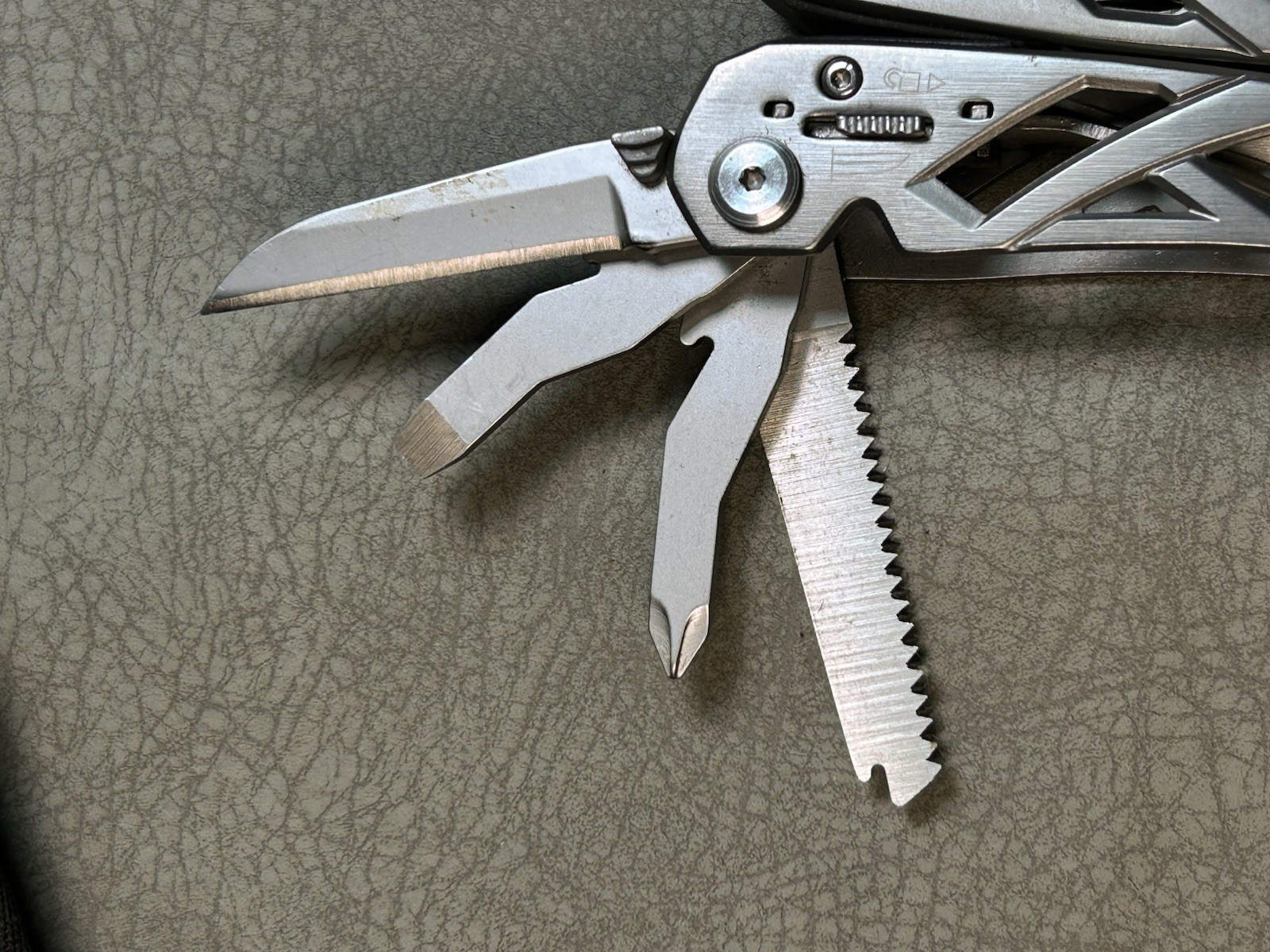 Gerber Suspension Multi Tool Pliers With Sheath