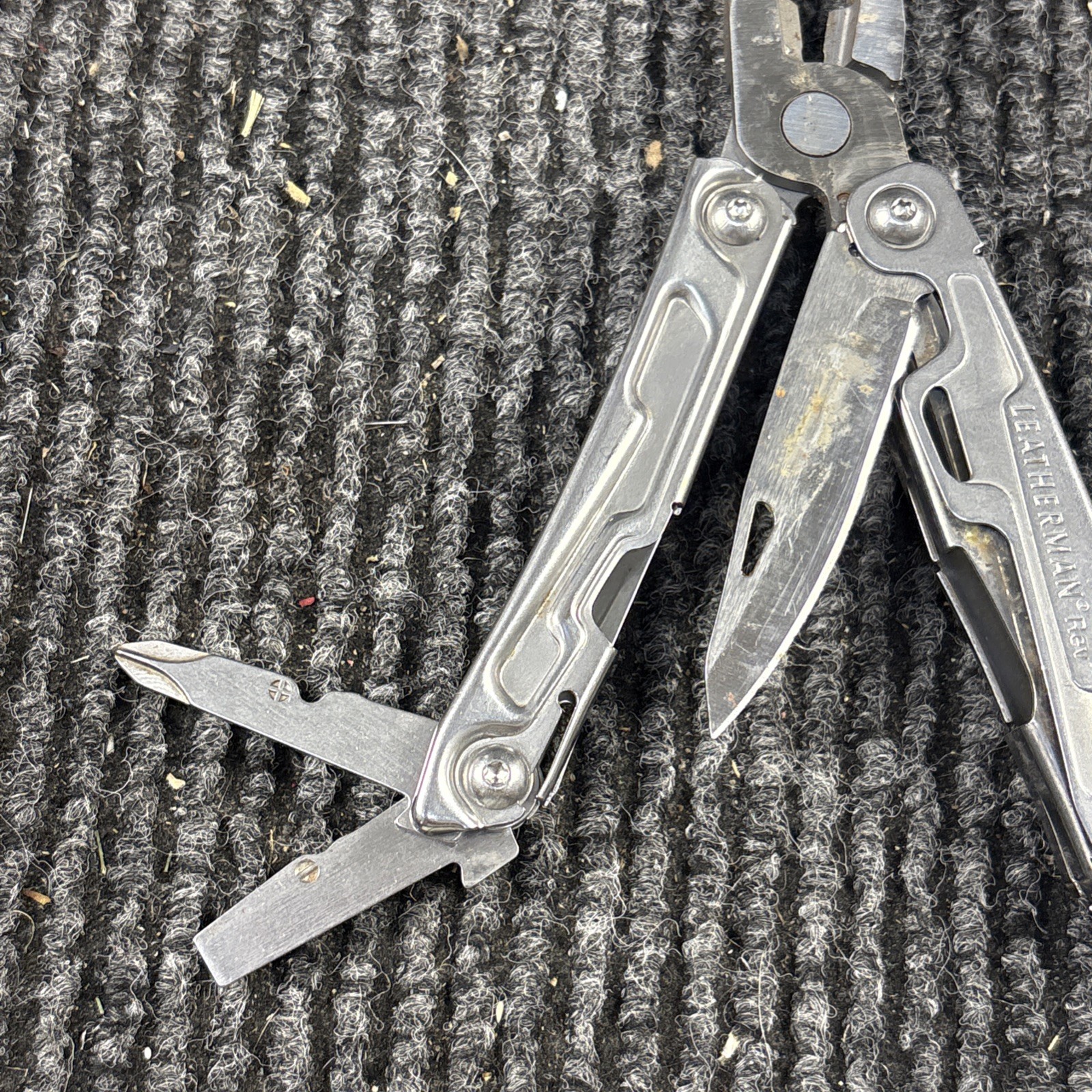 Leatherman Rev 3.8″ Multi-Tool, Stainless! USED (054)