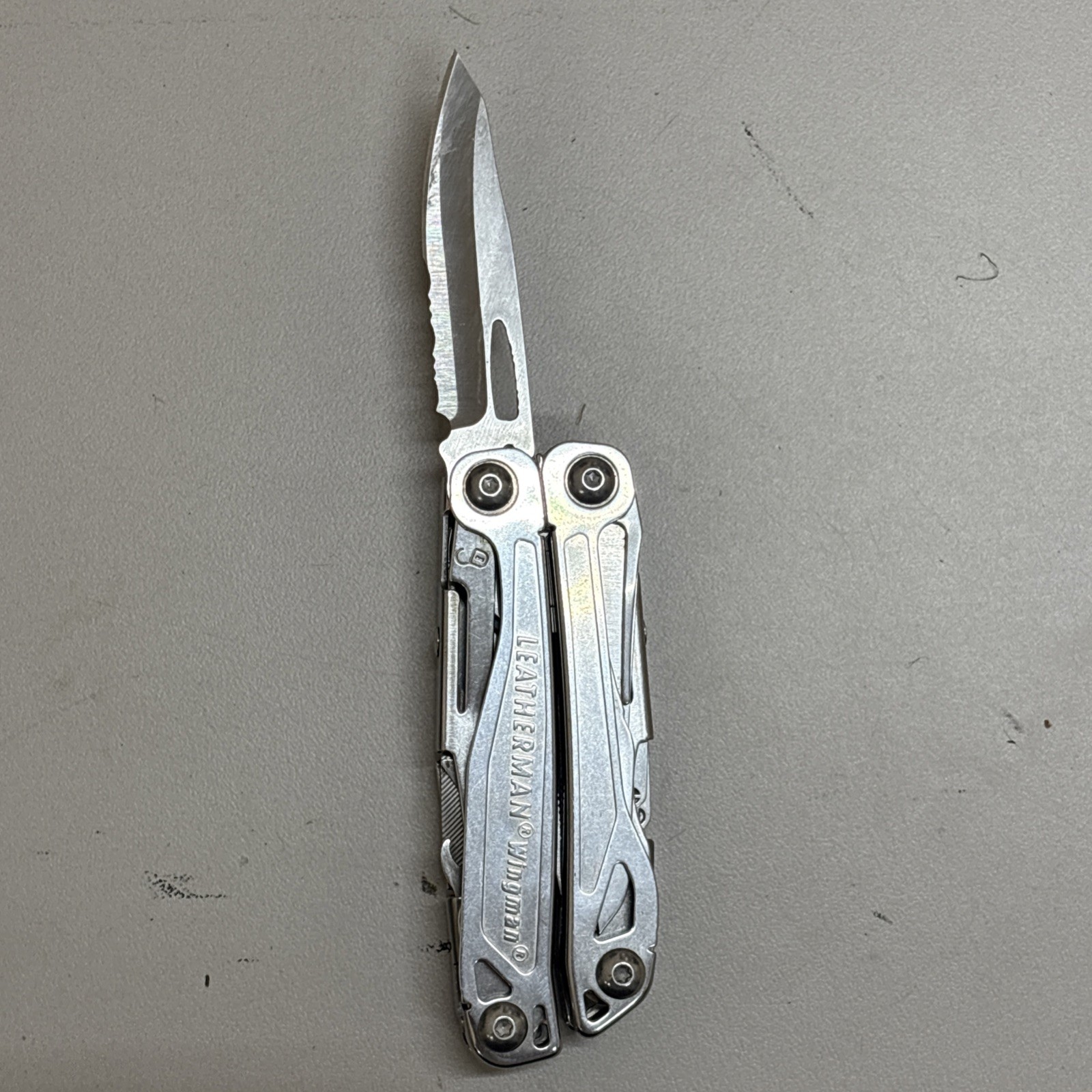 Leatherman Wingman Multitool with 14 tools Needle Nose pliers, wire cutter (029)