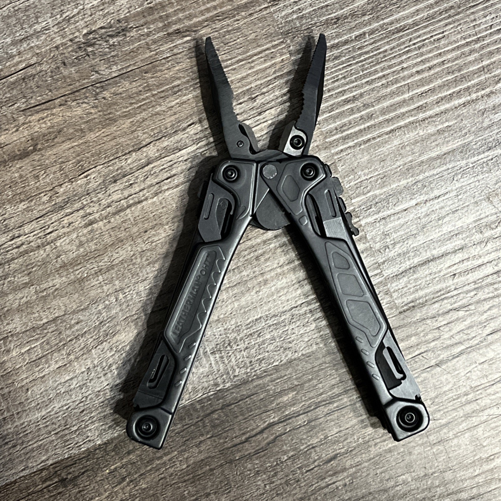 Leatherman OHT Multi-Tool Knife Discontinued! BLACK! Excellent