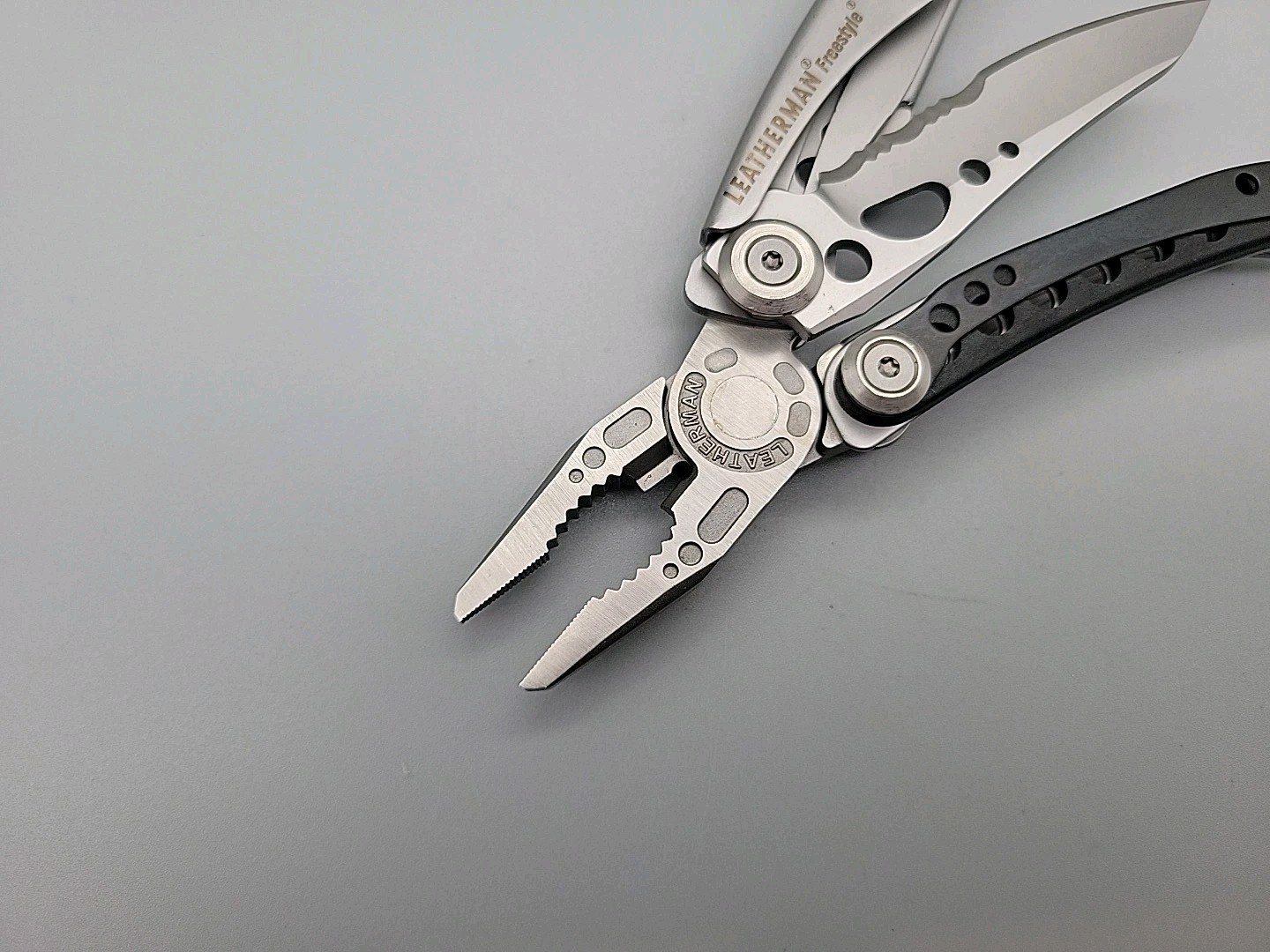 Leatherman FREESTYLE Multi-Tool – Dated 1013 – Pliers, Knife – DISCONTINUED