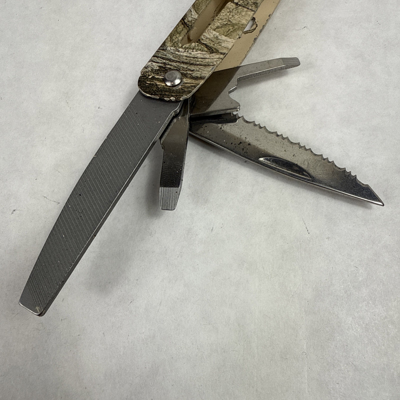 Camo Multi Tool Mossy Oak & Ozark Trail *See Photos Read