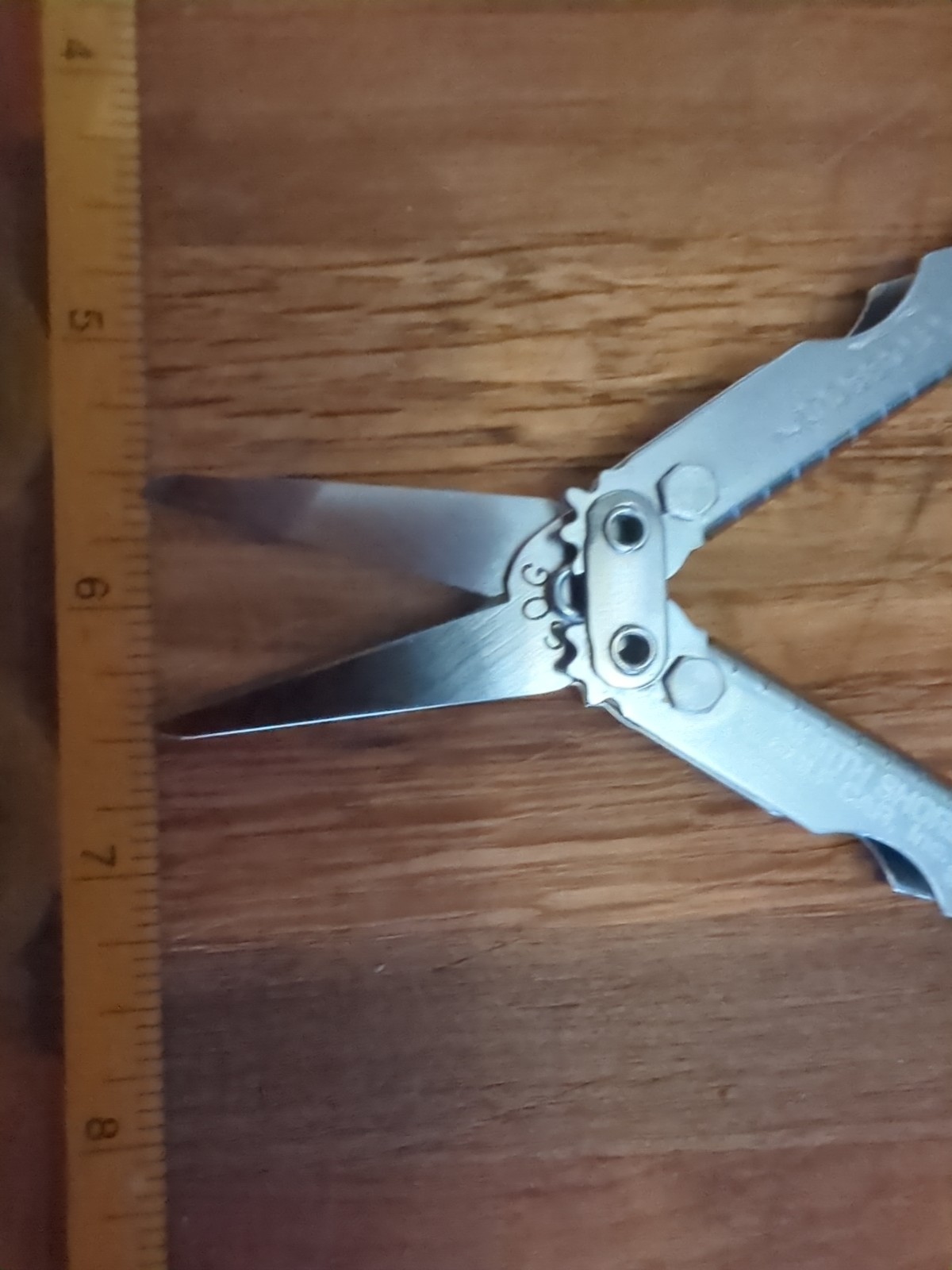 SOG Crosscut Mini Multi-Tool – Tweezers, Toothpick, Scissors, File, Screwdriver