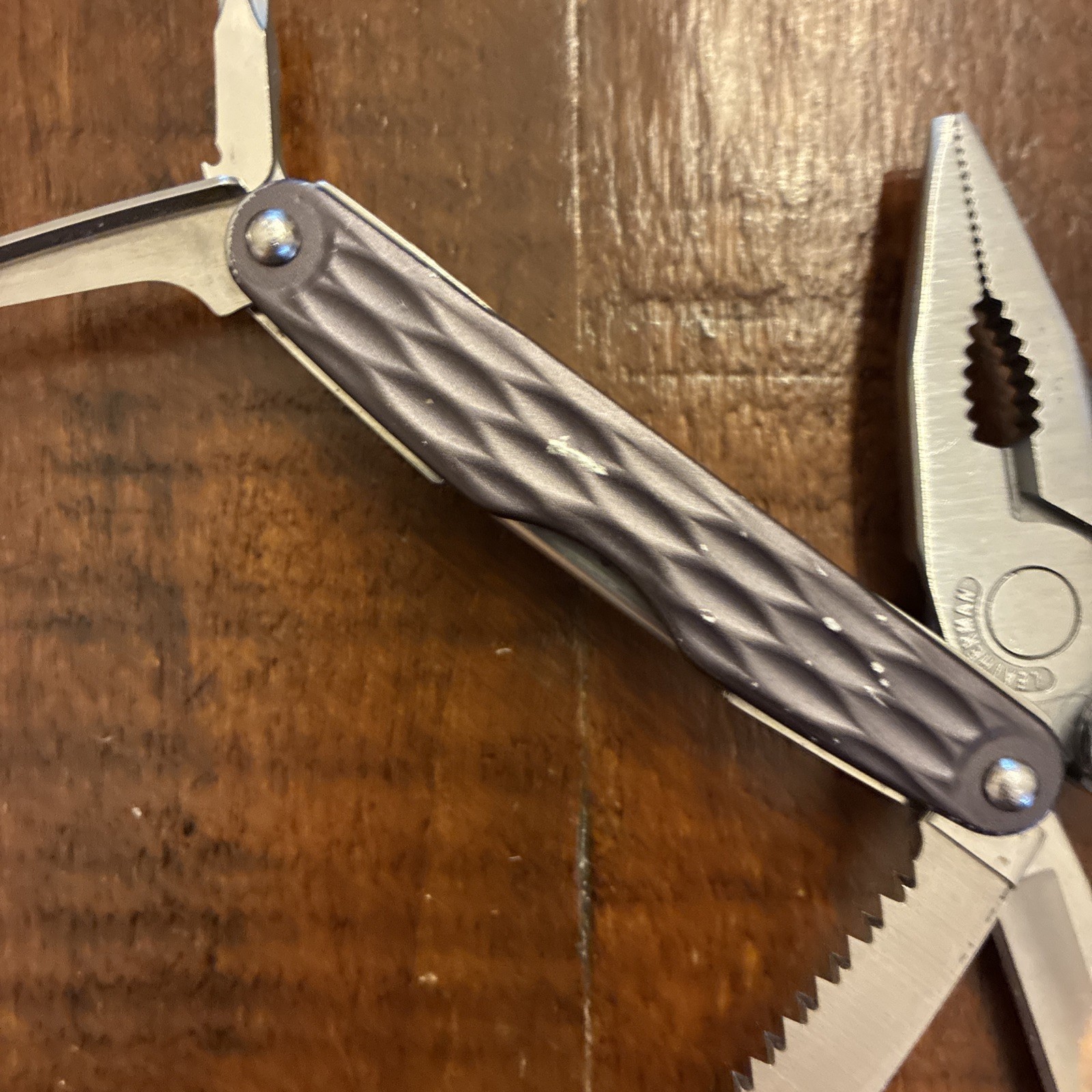 Leatherman Juice CS4 Multi Tool Discontinued Granite Gray Excellent – Read
