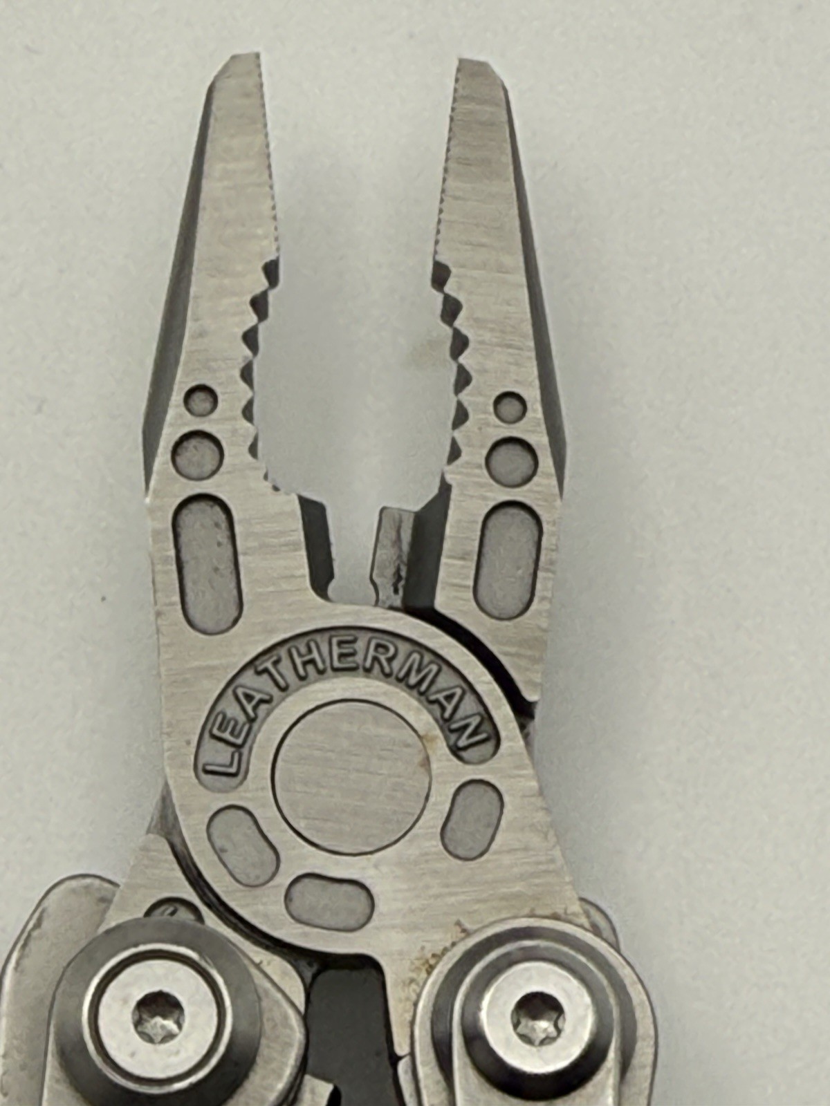 Leatherman Skeletool 7-in-1 Lightweight Multi-tool