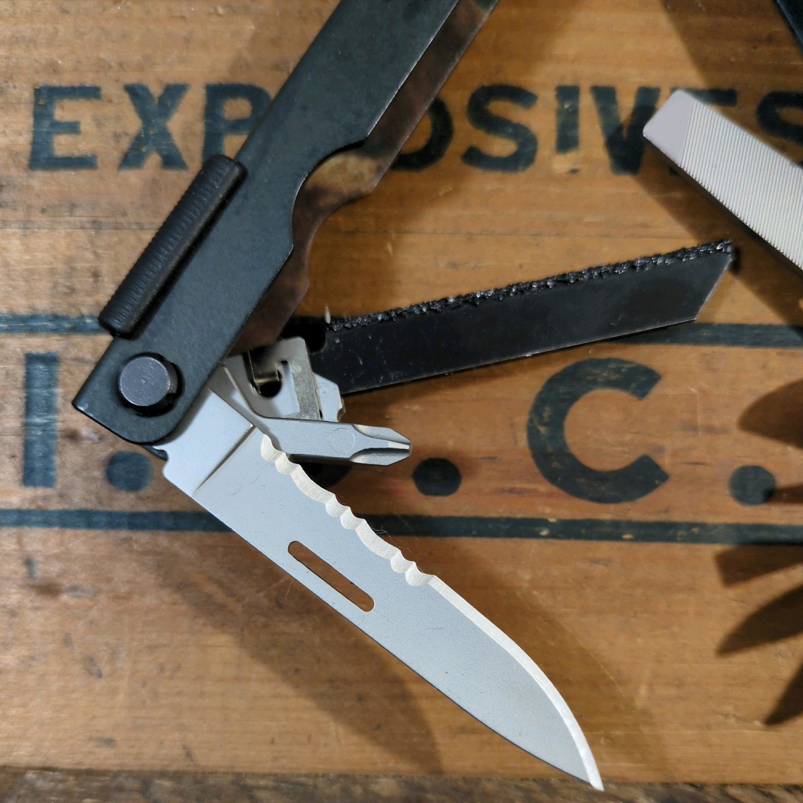 Gerber USA MP600 Pro Scout Mossy Oak Multi Tool Folding Knife