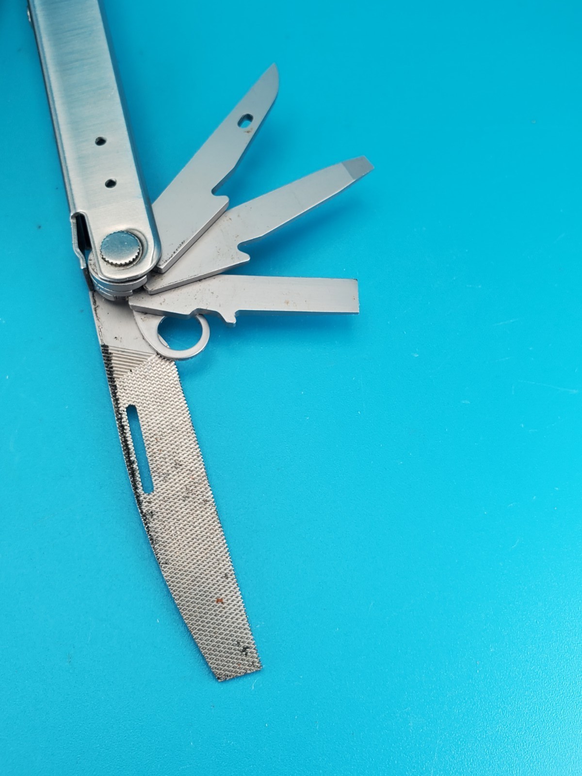 LEATHERMAN Bond Multitool, Stainless Steel Everyday Tool! With Sheath!