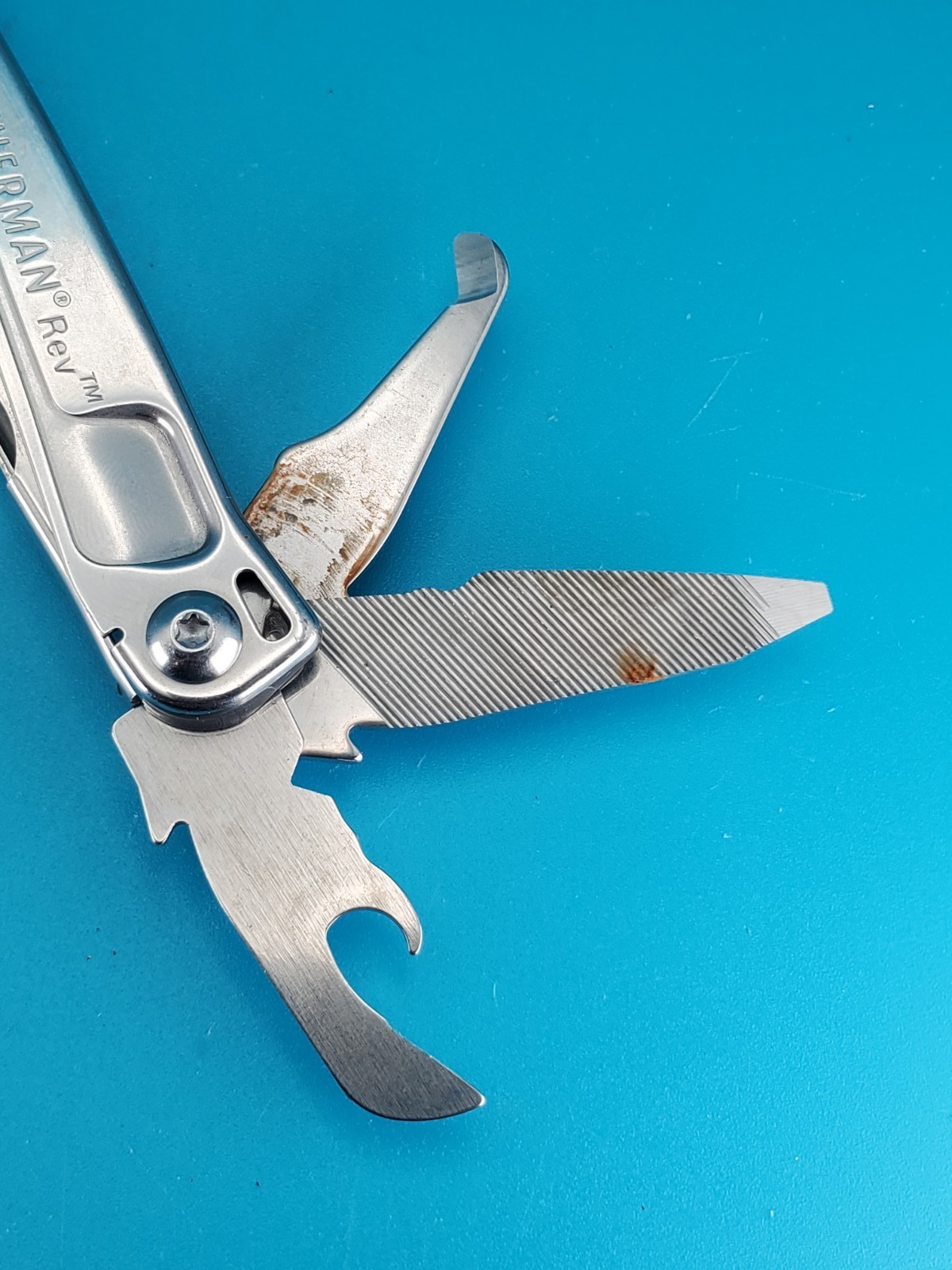 Leatherman Rev 3.8″ Multi-Tool, Stainless! *SOME RUST ON ITEM*