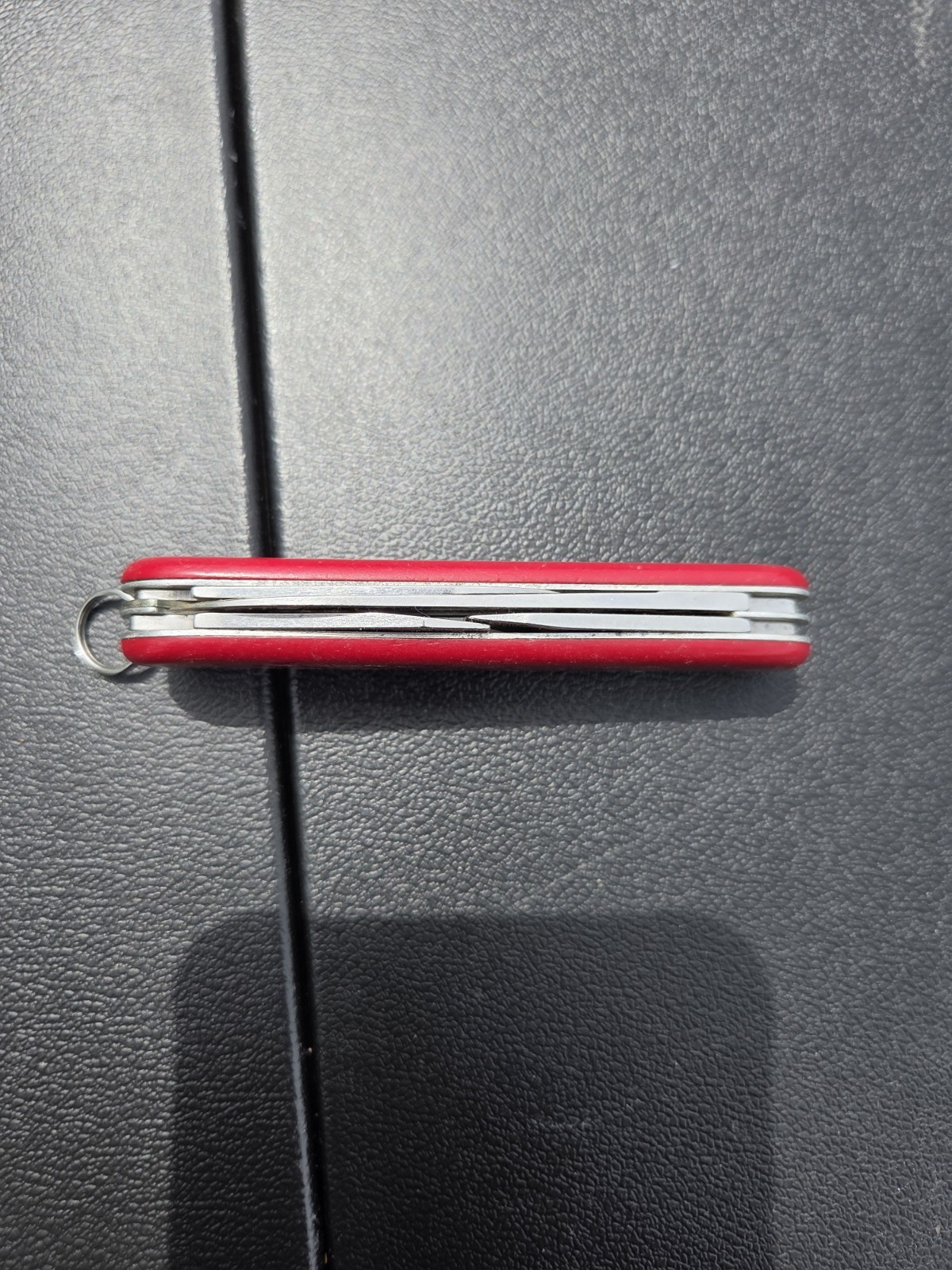 Victorinox Classic SD Red 7-Tool Multi-Tool Pocket Knife Scissors Key Ring