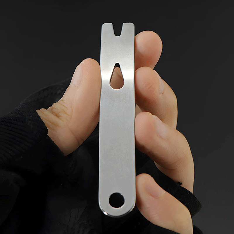 2PC EDC Stainless Steel Keychain Pry Bar Crowbar Practical Tool Wrap Rope Buckle
