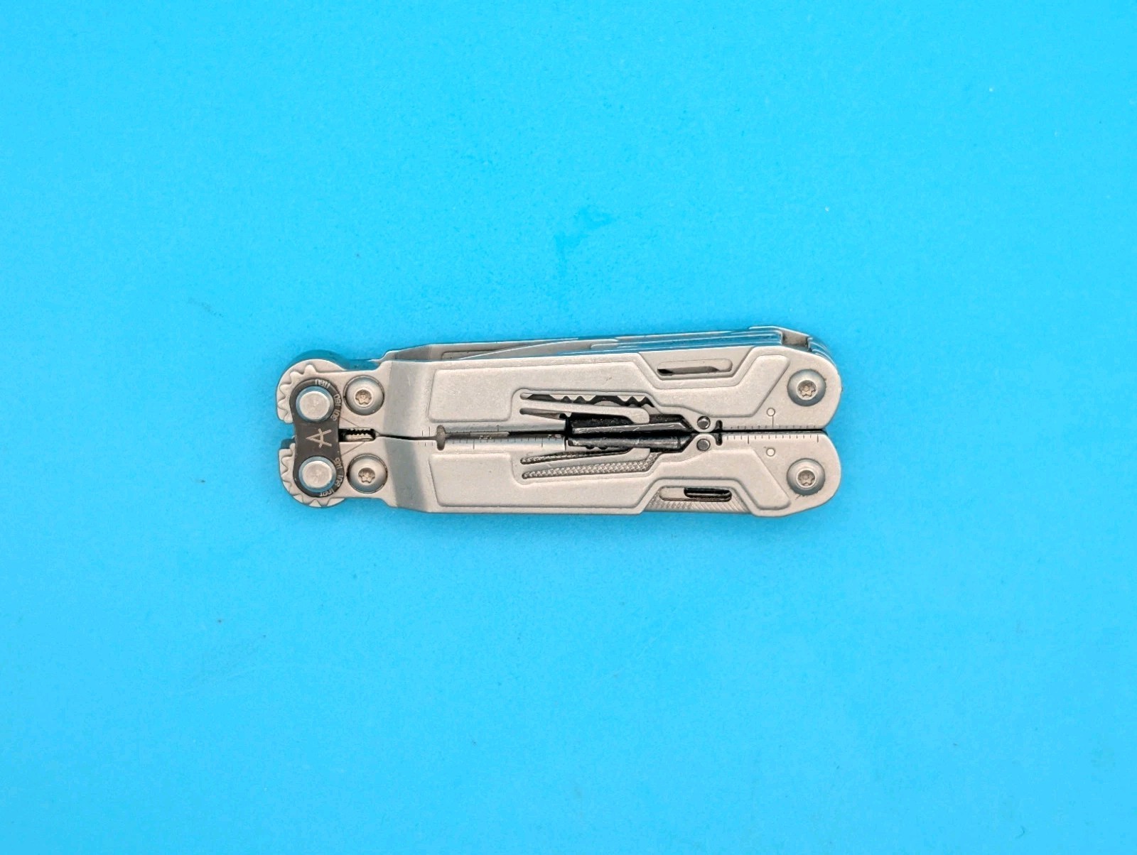 SOG PowerPint Tool Compact Lightweight Silver Multi-Tool!
