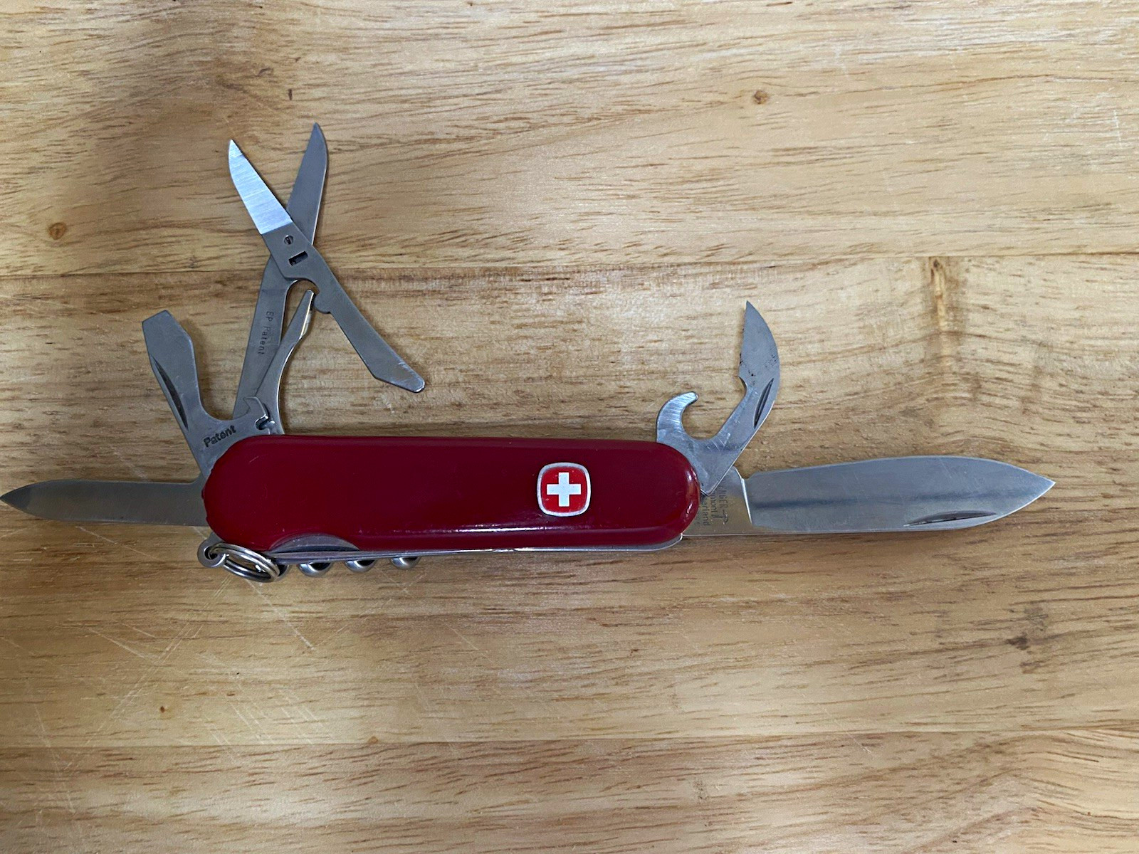 Wenger Traveler Swiss Army Knife Red 7-Tool 2.5in Blade Scissors Corkscrew