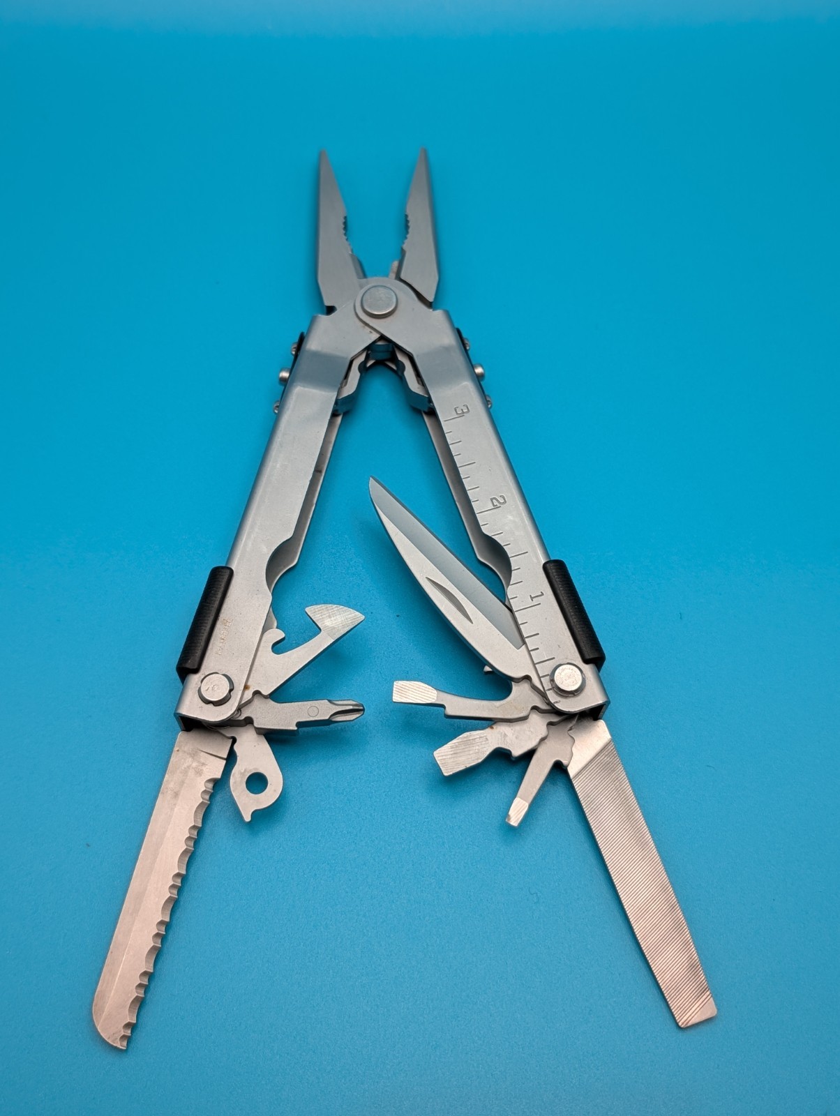 Gerber MP600 Silver Multi-Tool Needle Nose Pliers!