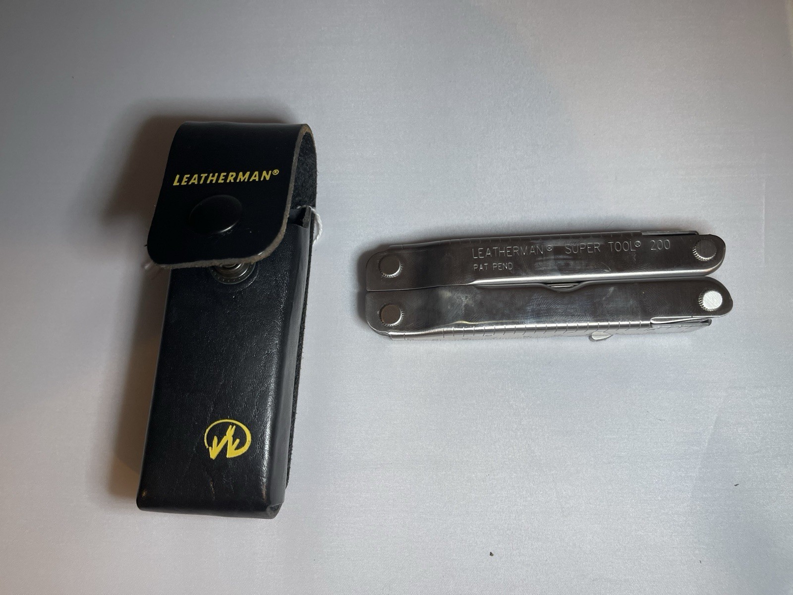 LM166 Leatherman Super Tool 200 Stainless Multitool W/ Leather Sheath