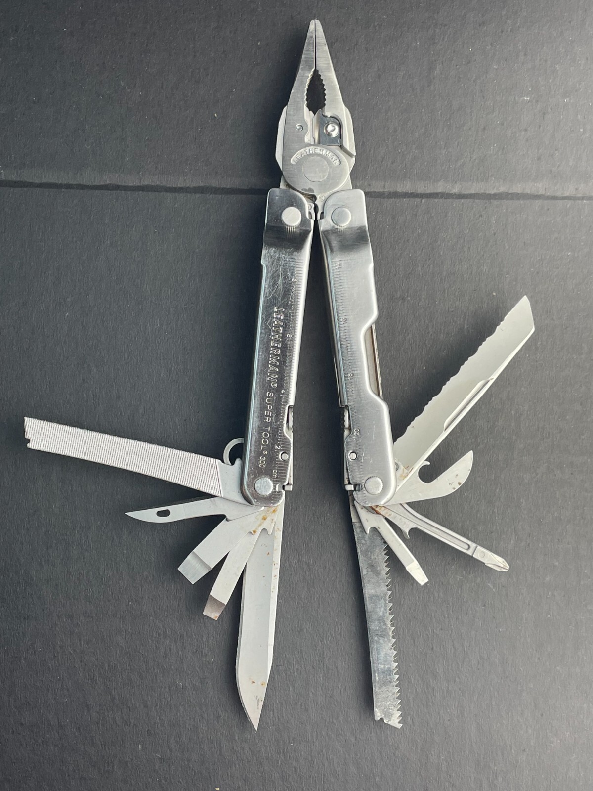 Leatherman Super Tool 300 Multi-Tool Supertool Pocket Knife Pliers File Saw