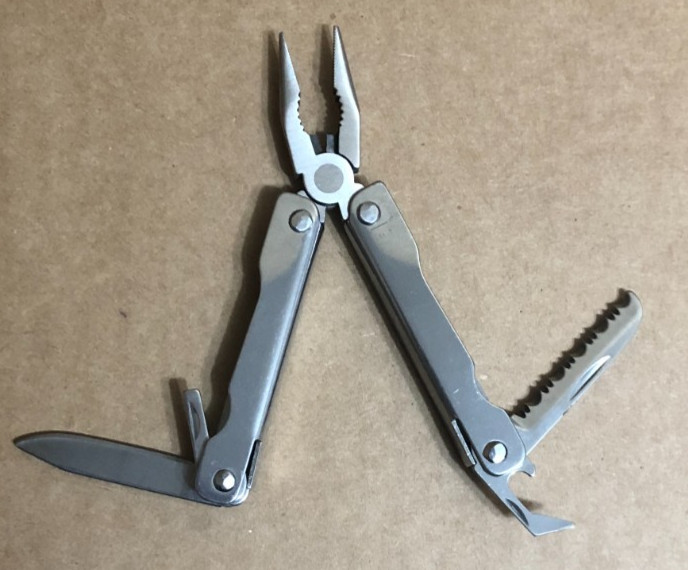 2.5″ Stainless Steel Pocket Multitool 6 in 1, Pliers, Knife, & More**