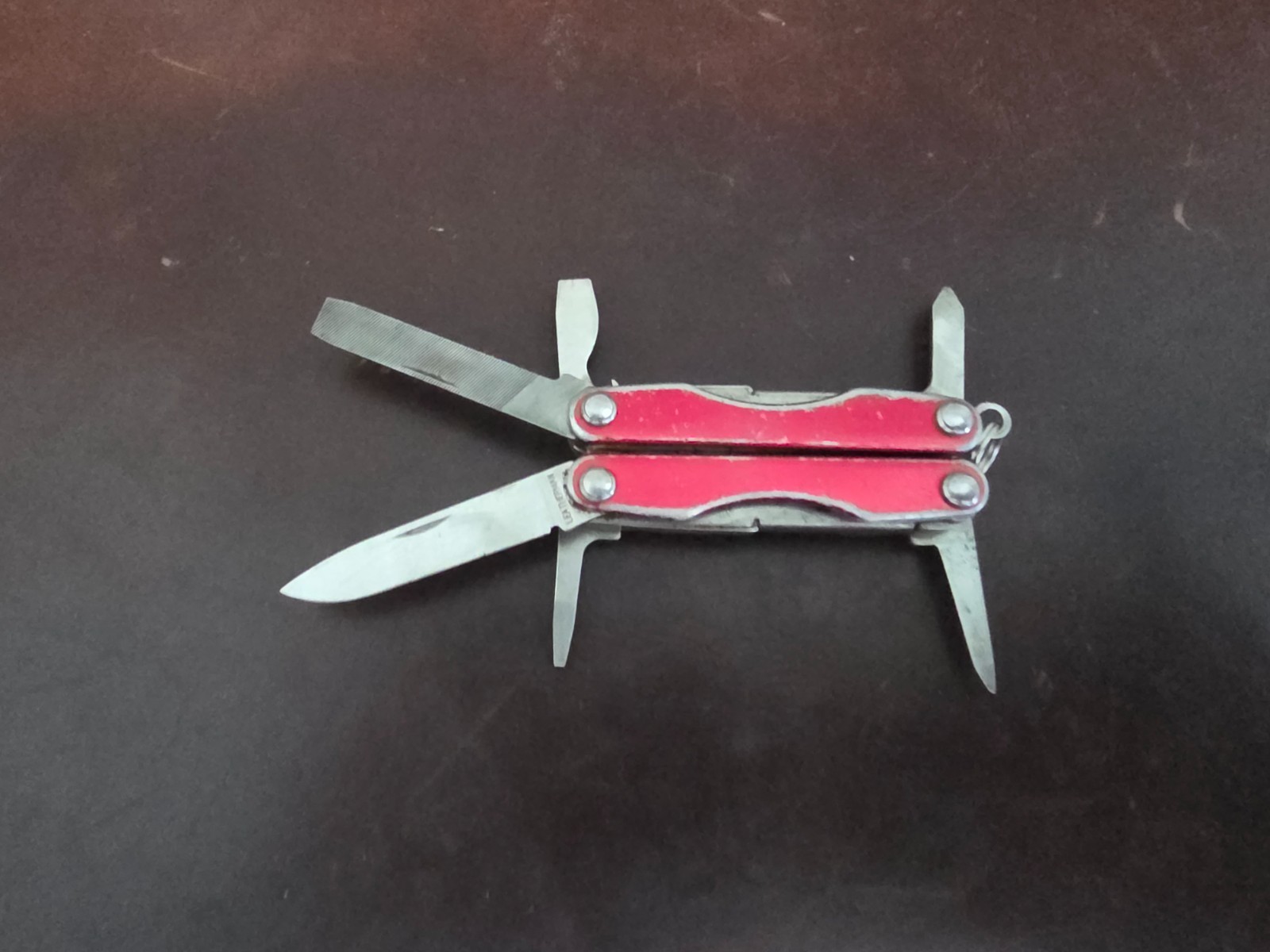 Leatherman Squirt P4 Keychain Pliers Multi-Tool Red 069p