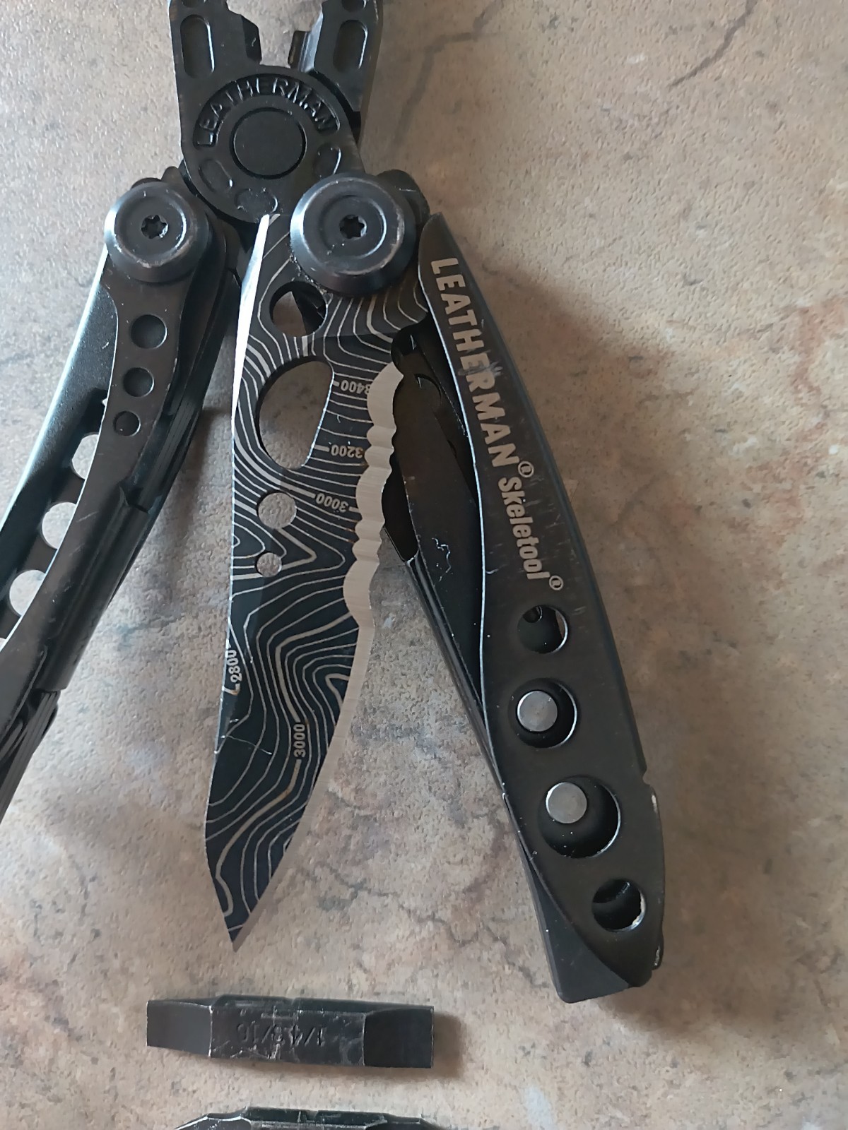 Leatherman Skeletool Multi-Tool Black Topo/Nylon Sheath
