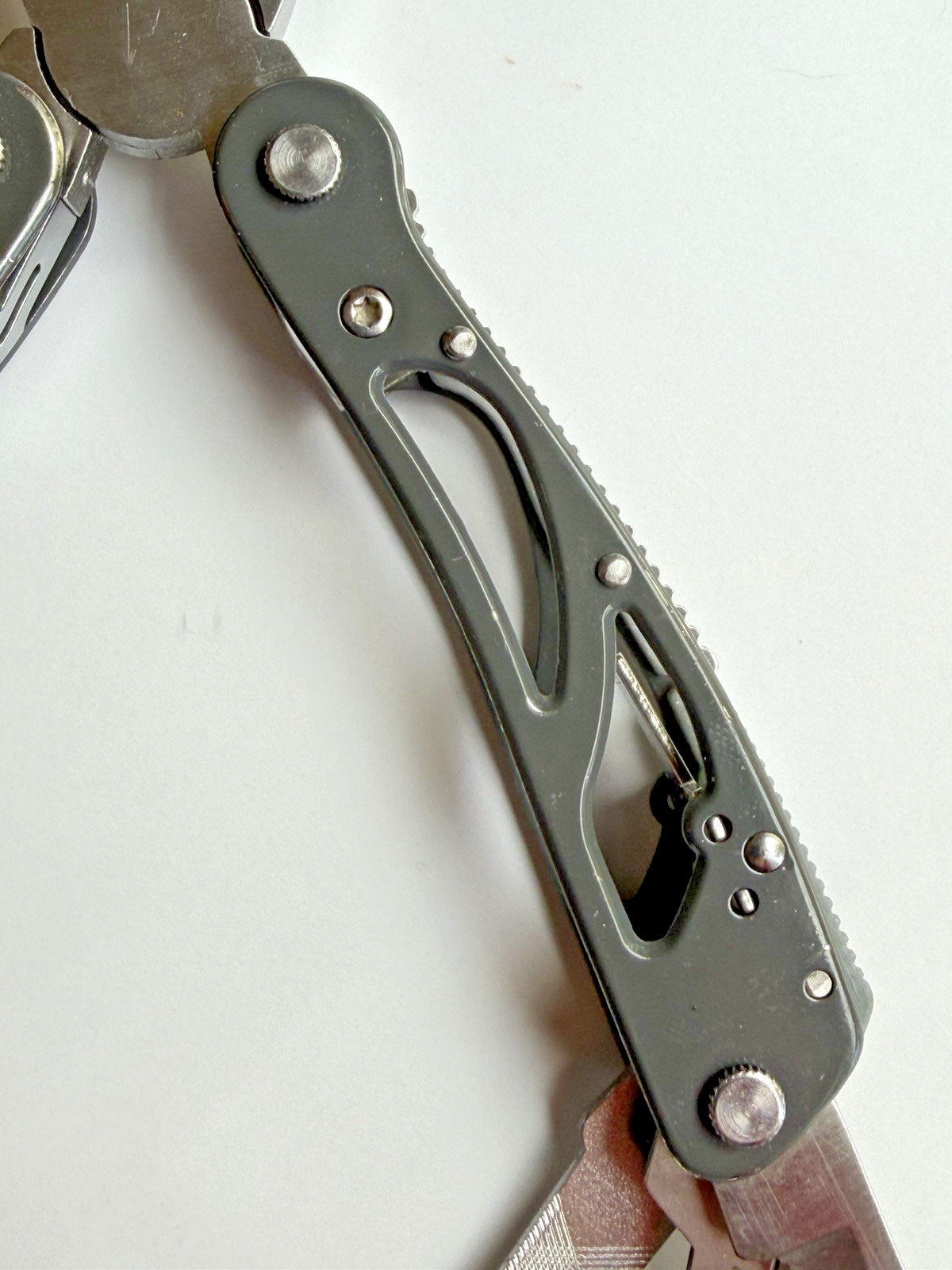 PACIFIC TRAIL Multi-Tool Pocket Knife 14-in-1 Camping Hiking Outdoors Non-Slip