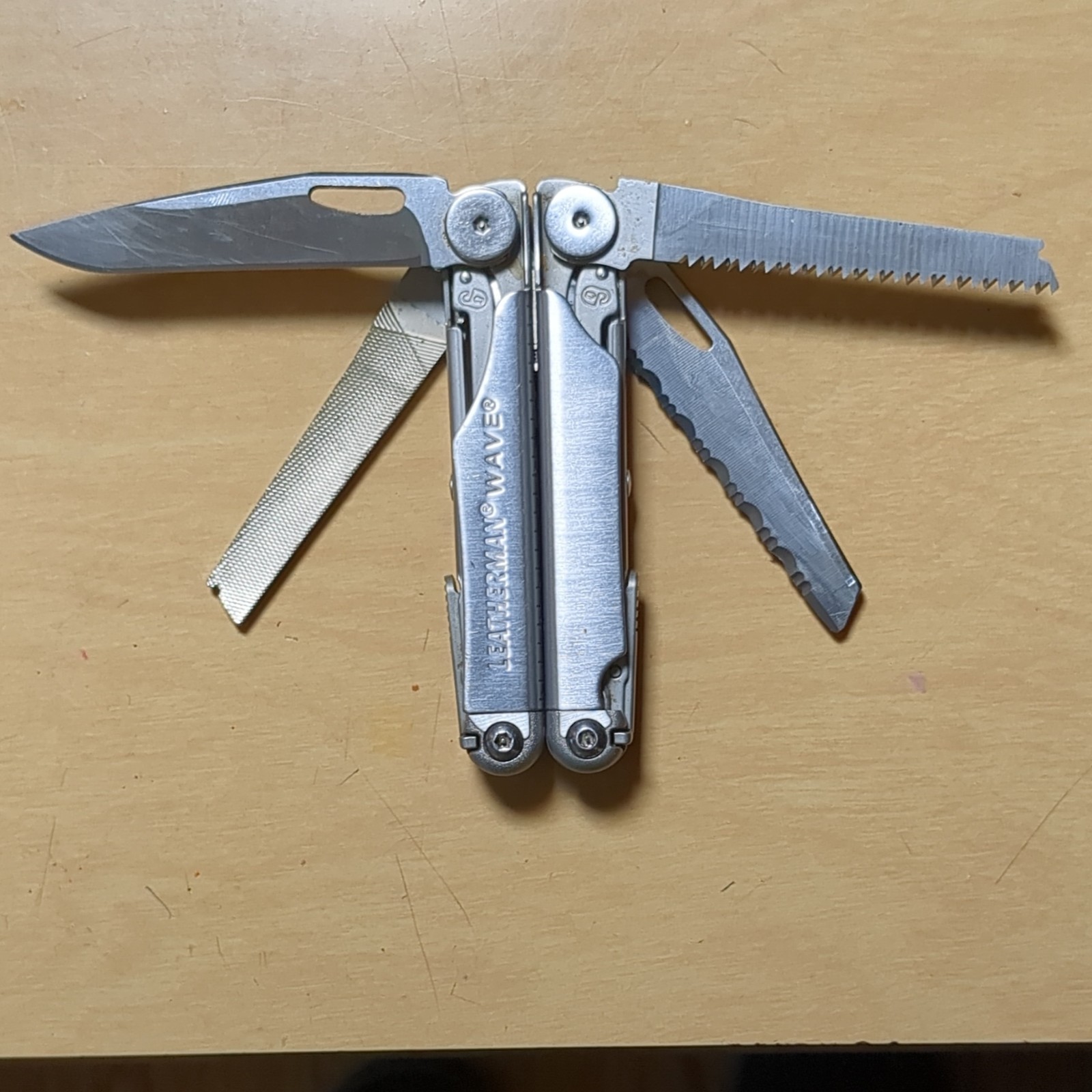 Leatherman Wave Multi-Tool Silver Stainless Steel Sheath Plier Knife Saw