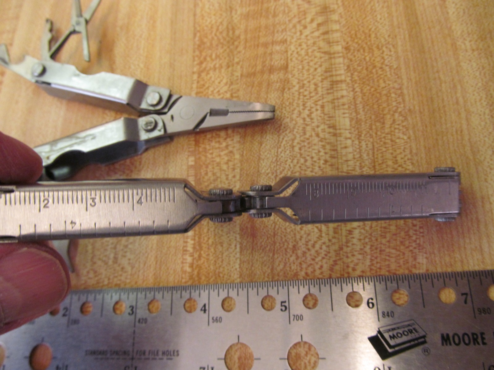 Lot of 8 Various brands inc. Winchester and Coast Multi Tools