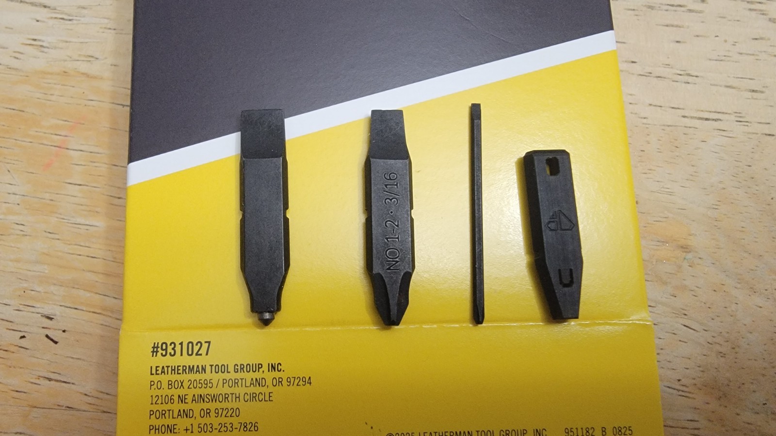 Leatherman Replacement 2 Bits And Screwdriver Eyeglass With Adapter 3D