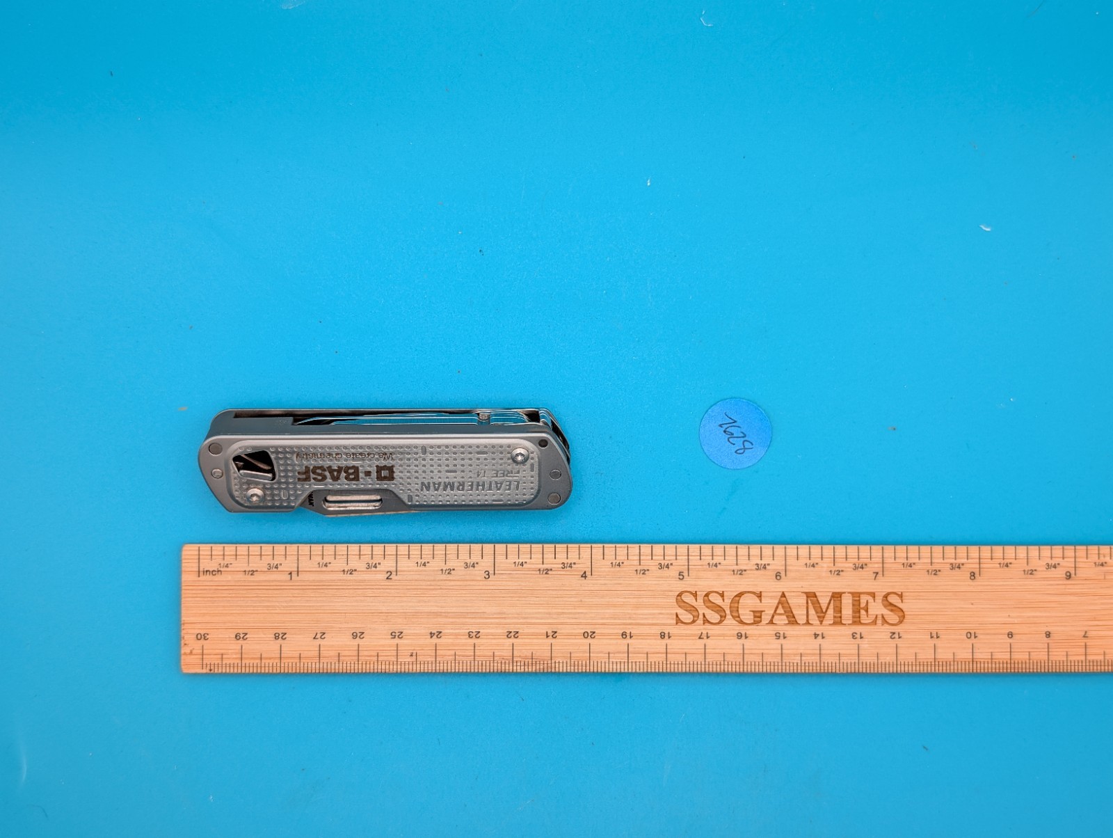 Leatherman FREE T4 Pocket Knife Multi-tool! SILVER! RETIRED! *O-BASF*
