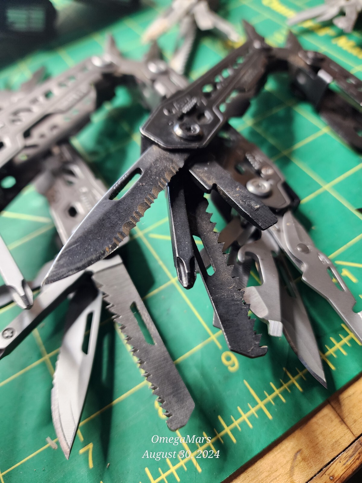 Gerber Truss 17-in-1 Multi Tool Random selection of x1(ONE) per order NO Sheath!