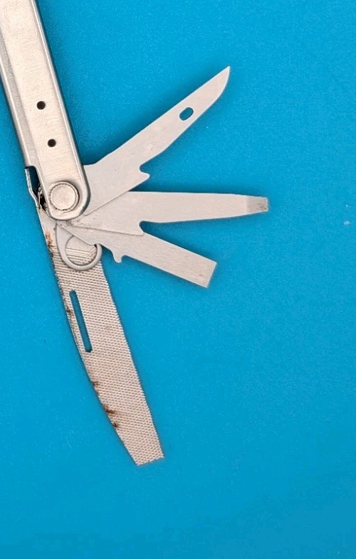 LEATHERMAN Bond Multitool, Stainless Steel Everyday Tool! USED