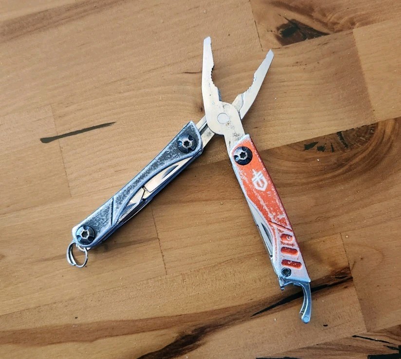 Gerber Dime Red – 9 Functions(USA) – Good Condition, Free Shipping – 666