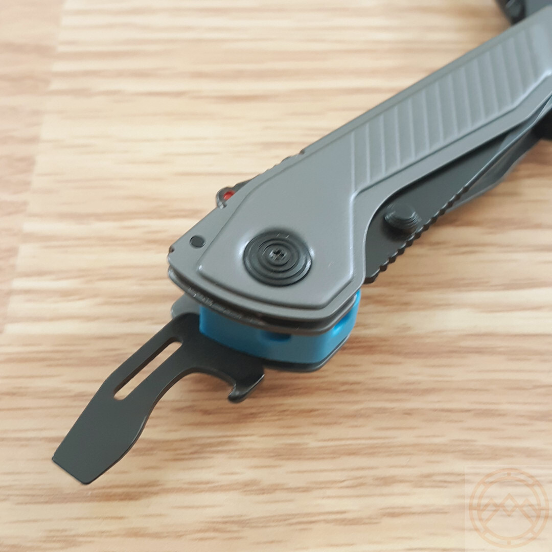 SOG Flash MT Linerlock Multi-Tool D2 Tool Steel Blade Stainless Steel Handle