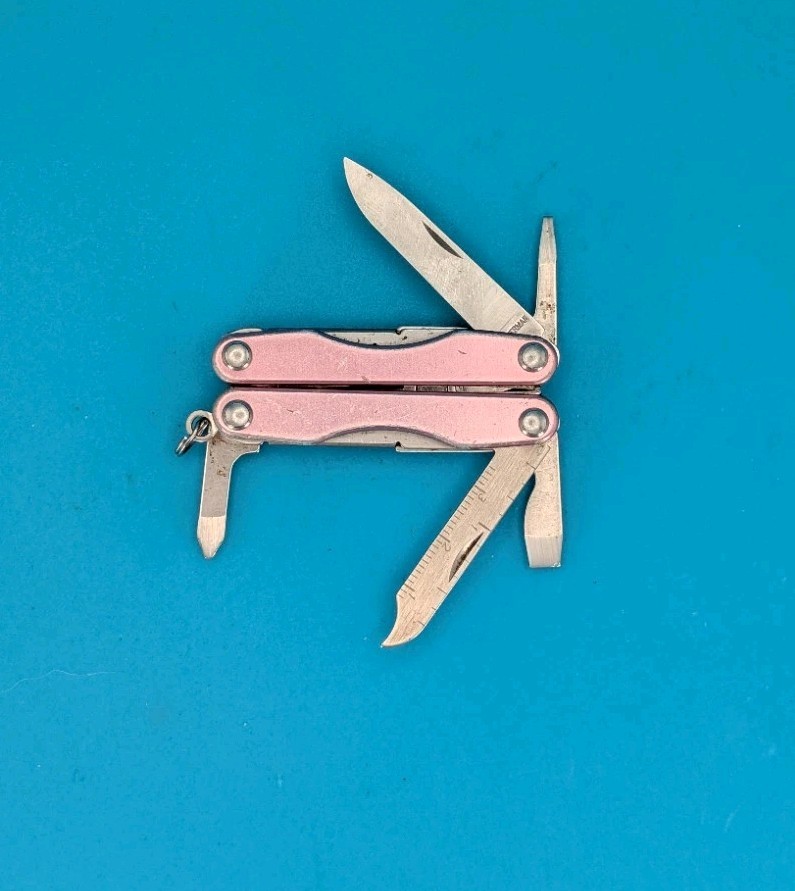 Leatherman Squirt P4 Multi-Tool, Key Ring, Retired, PINK!