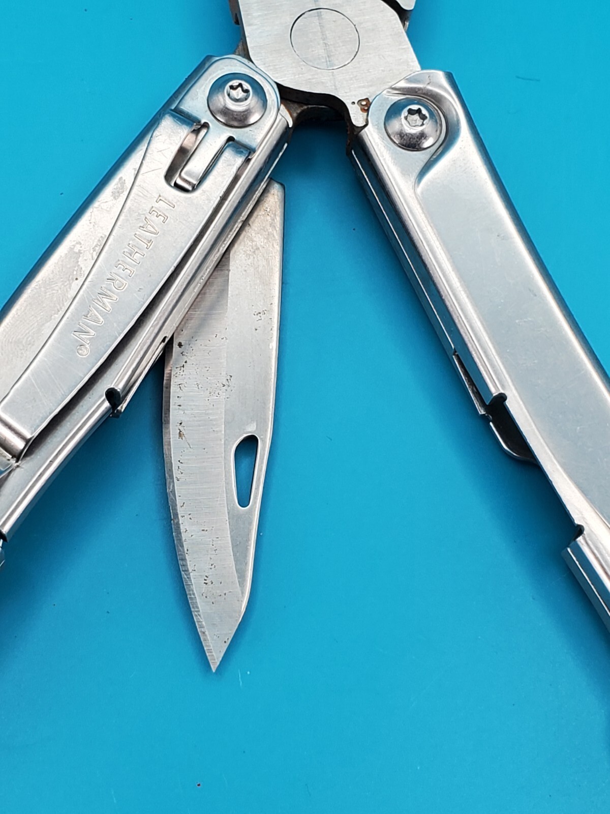 Leatherman Rev 3.8″ Multi-Tool, Stainless! *SOME RUST ON ITEM*