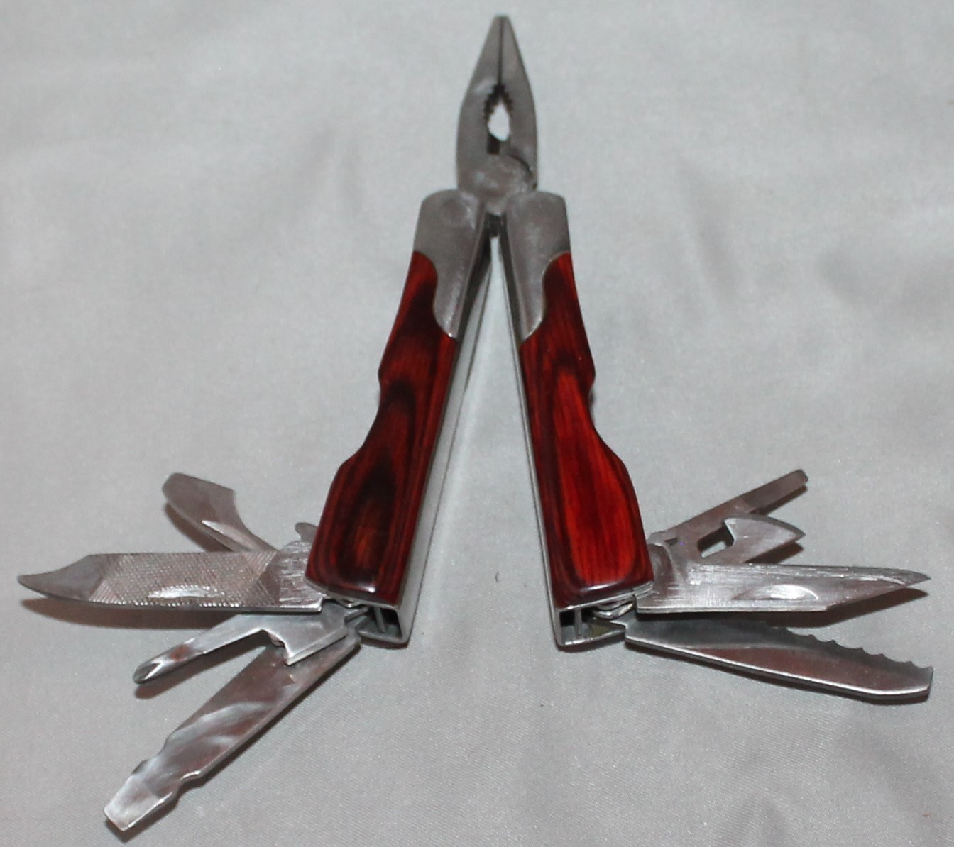 NICE COMPACT POCKET FOLDING MULTI TOOL