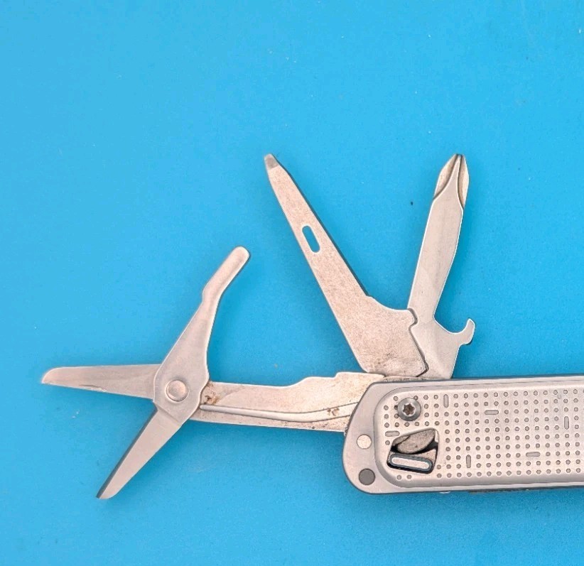 Leatherman FREE T4 Pocket Knife Multi-tool! Stainless! RETIRED!