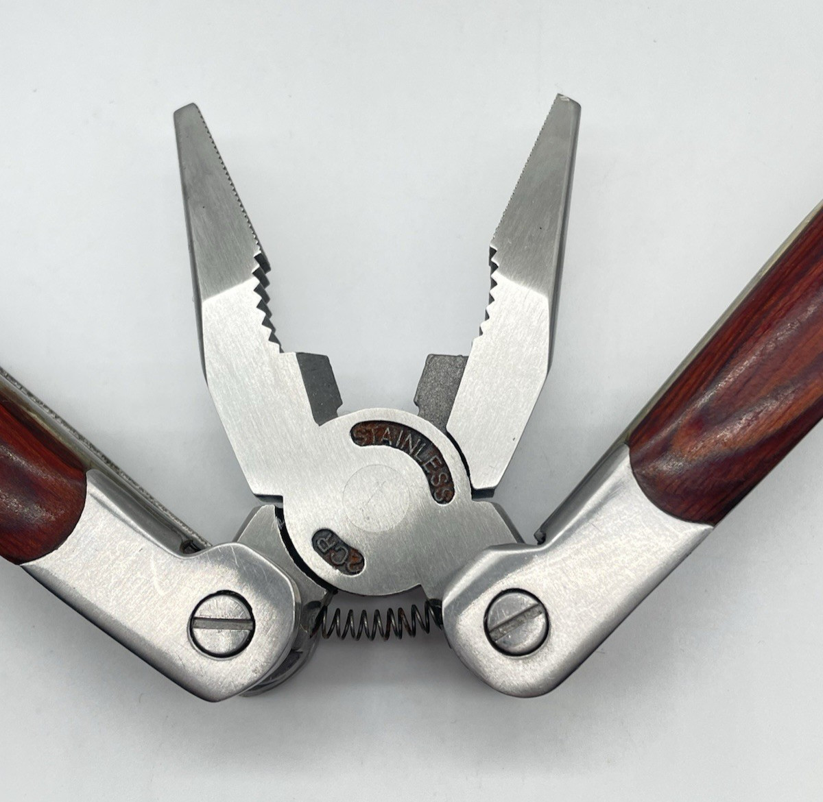 2 Winchester Pocket Tools : 1 Pocket Knife & 1 Multi Use Tool Pliers/Knife