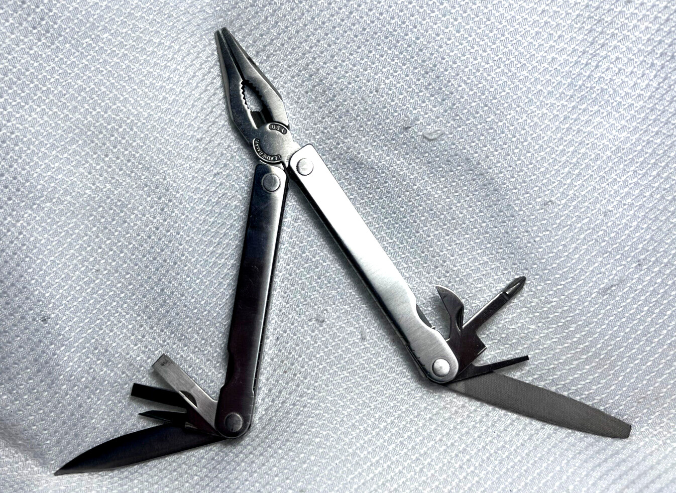 Leatherman Pocket Survival Tool Portland, OR USA With Sheath And User Guide