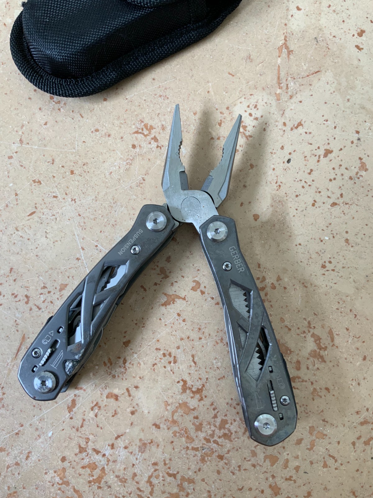 Gerber Suspension Multi Tool Pliers Knife Saw Scissors w Nylon Sheath Gray
