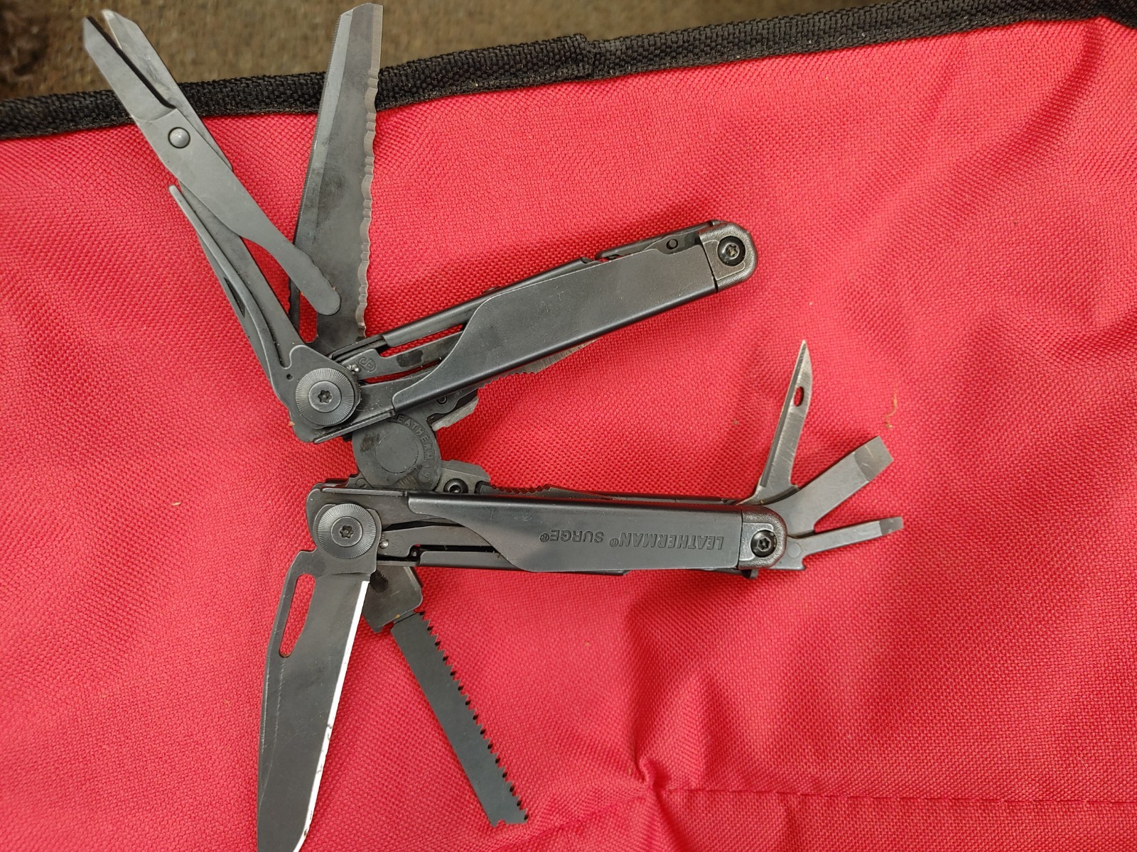Leatherman Surge Heavy Duty Multi-Tool! GOOD WORKING CONDITION! BLACK OXIDE!